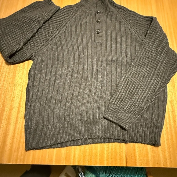 Soft cozy thick Men's Gray Sweater - Picture 4 of 6